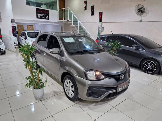 TOYOTA ETIOS 1.5 X PLUS 16V FLEX 4P AUTOMÁTICO TOYOTA ETIOS 1.5 X PLUS 16V FLEX 4P AUTOMÁTICO